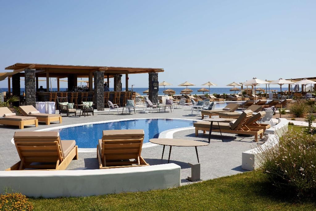 Sea Breeze Santorini Beach Resort, Curio Collection by Hilton, foto 12