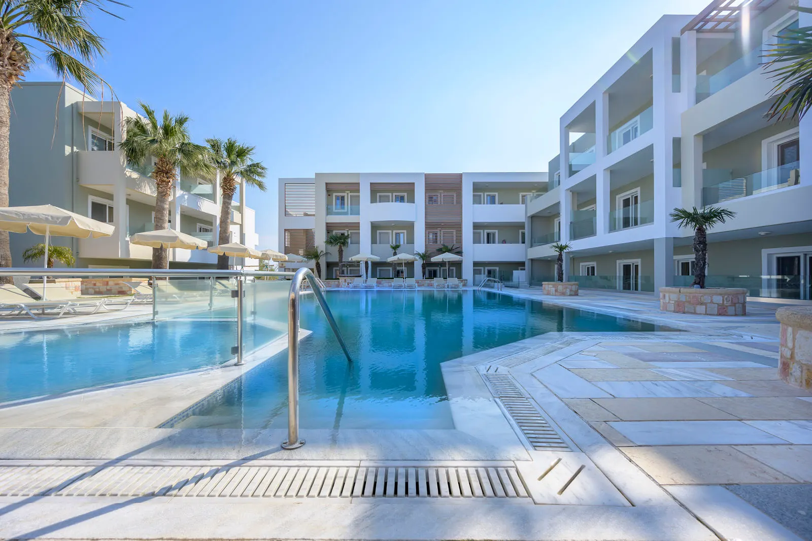 Mythos Hotel & Apartments