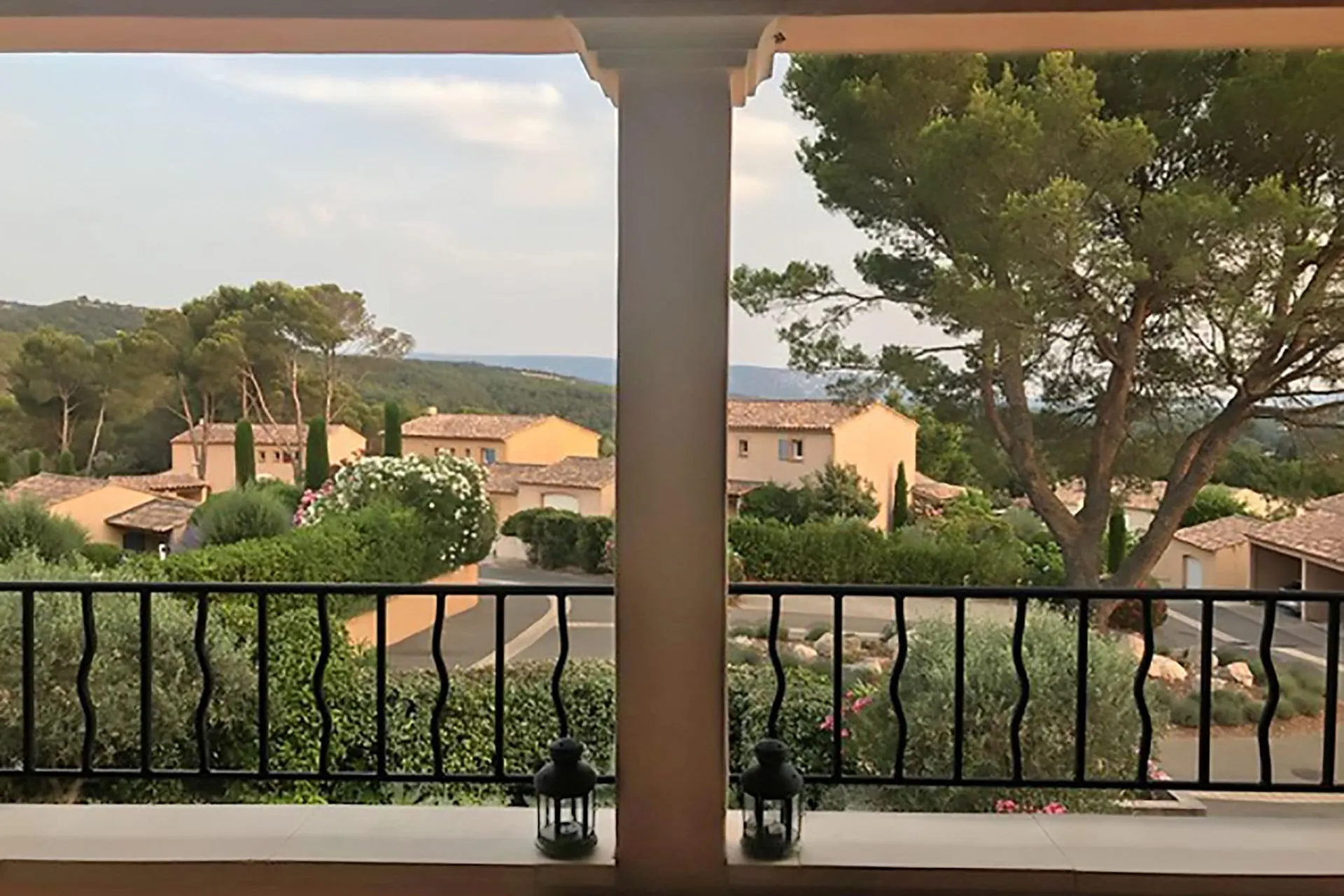 Vue de la maison de vacances (été)