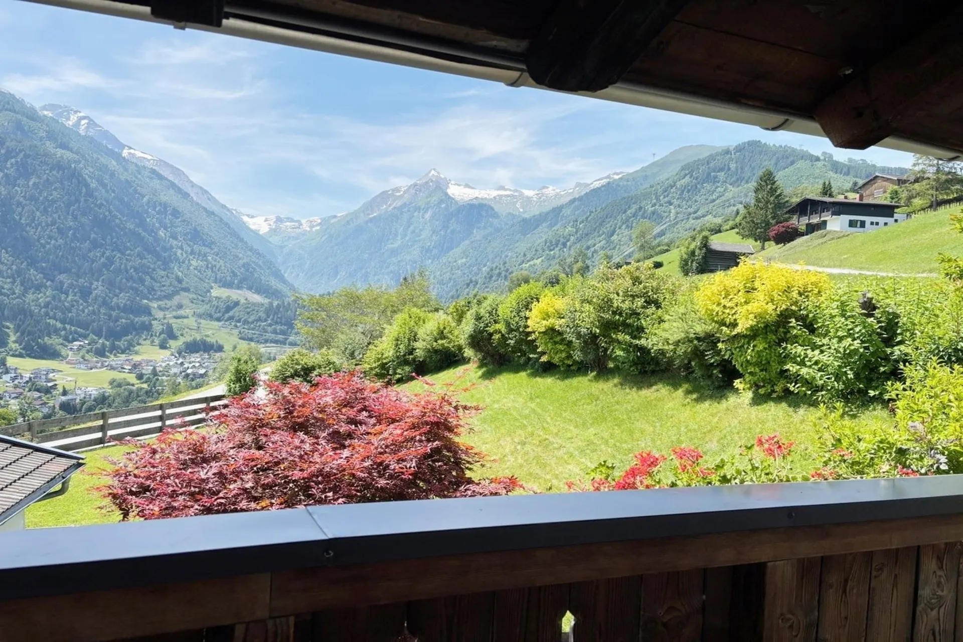Vue de la maison de vacances (été)