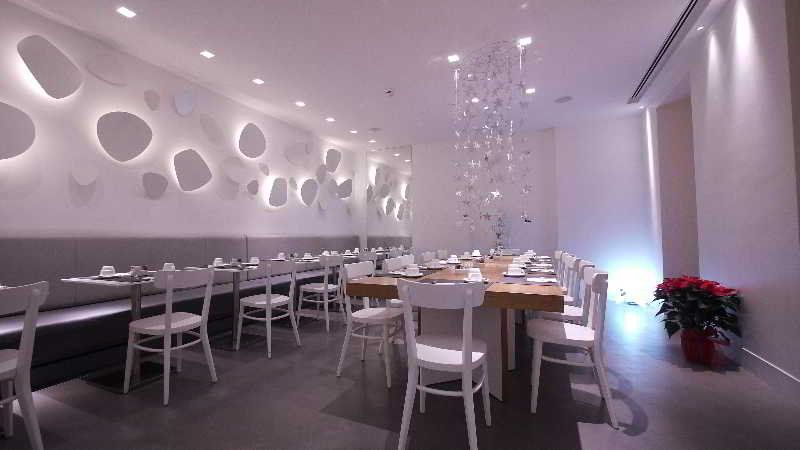 White, foto 4