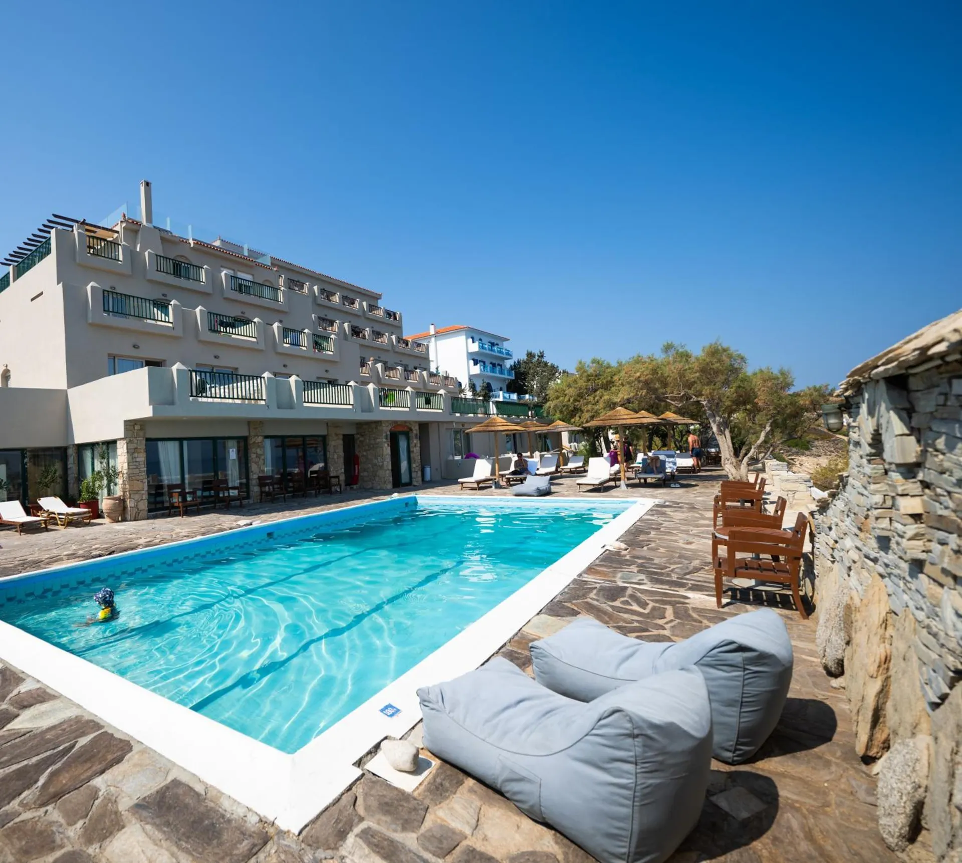 Cavos Bay Hotel