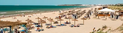 Heerlijk genieten op het strand afwisselen met uitstappen naar Gibraltar, Jerez of Sevilla? Dat kan aan de Costa de la Luz in het uiterste zuiden van Spanje. Boek nu je vliegvakantie naar deze mooie regio op het Spaanse vasteland en geniet heel binnenkort van zomerse temperaturen. 
