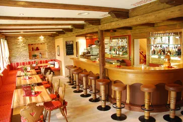 Restaurant/Bar