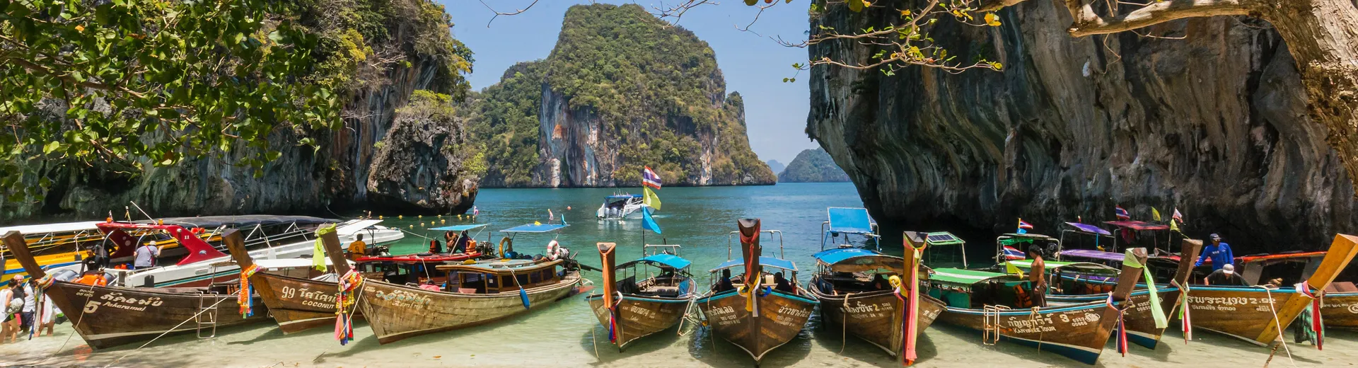 Admirer les temples, faire du shopping sur les marchés flottants, faire une croisière dans les parcs nationaux... La Thaïlande a quelque chose à offrir à chacun. Laissez-vous séduire et réservez dès maintenant votre voyage en Thaïlande. 