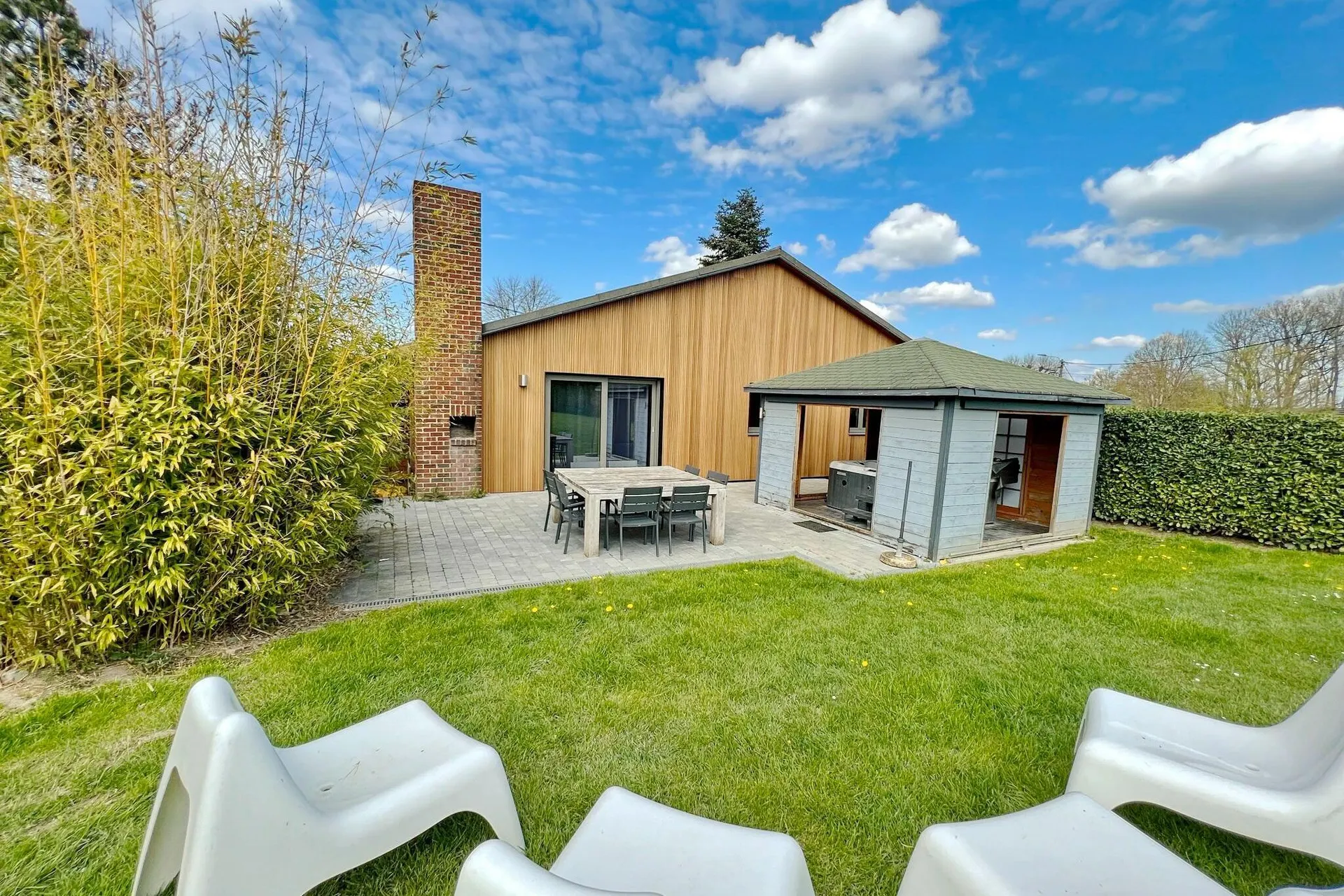Exterieur vakantiehuis (zomer)
