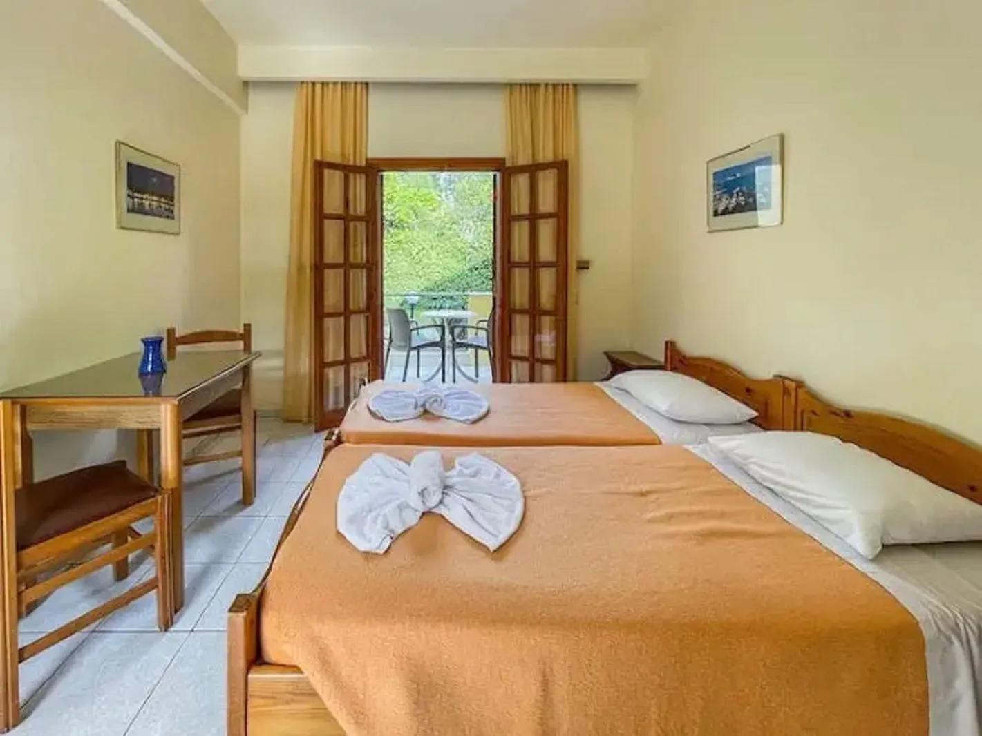 Maria Lambis Apartments