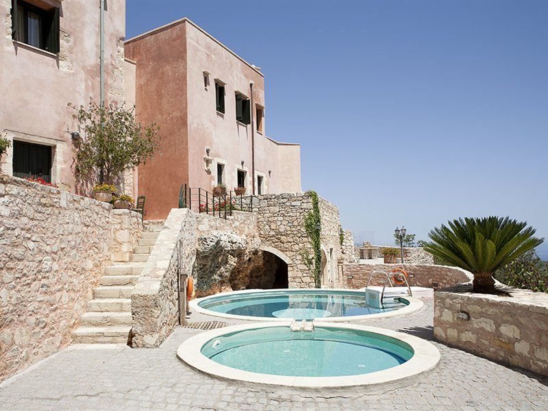 Kastellos Village