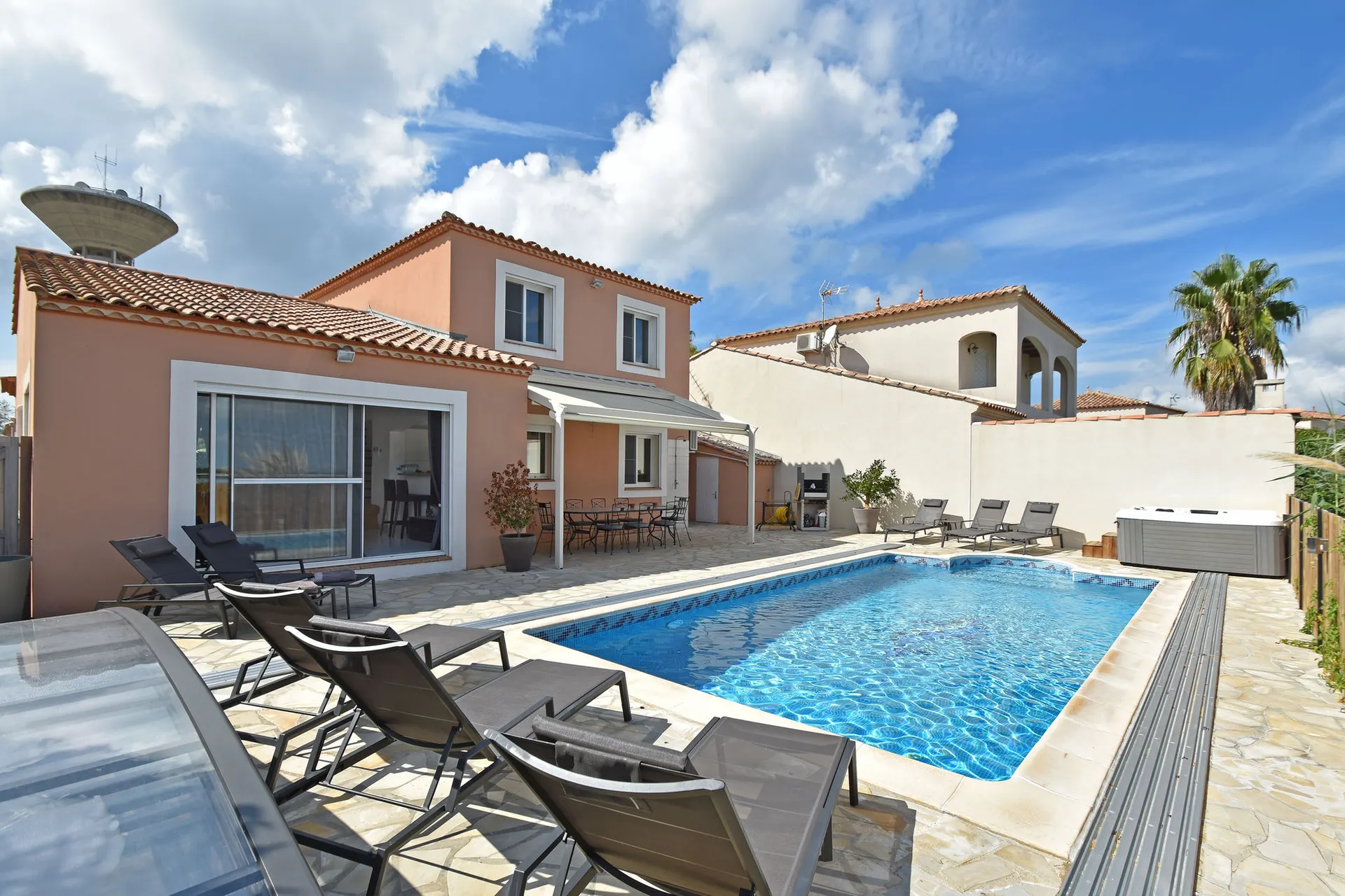 Extérieur maison de vacances (été)