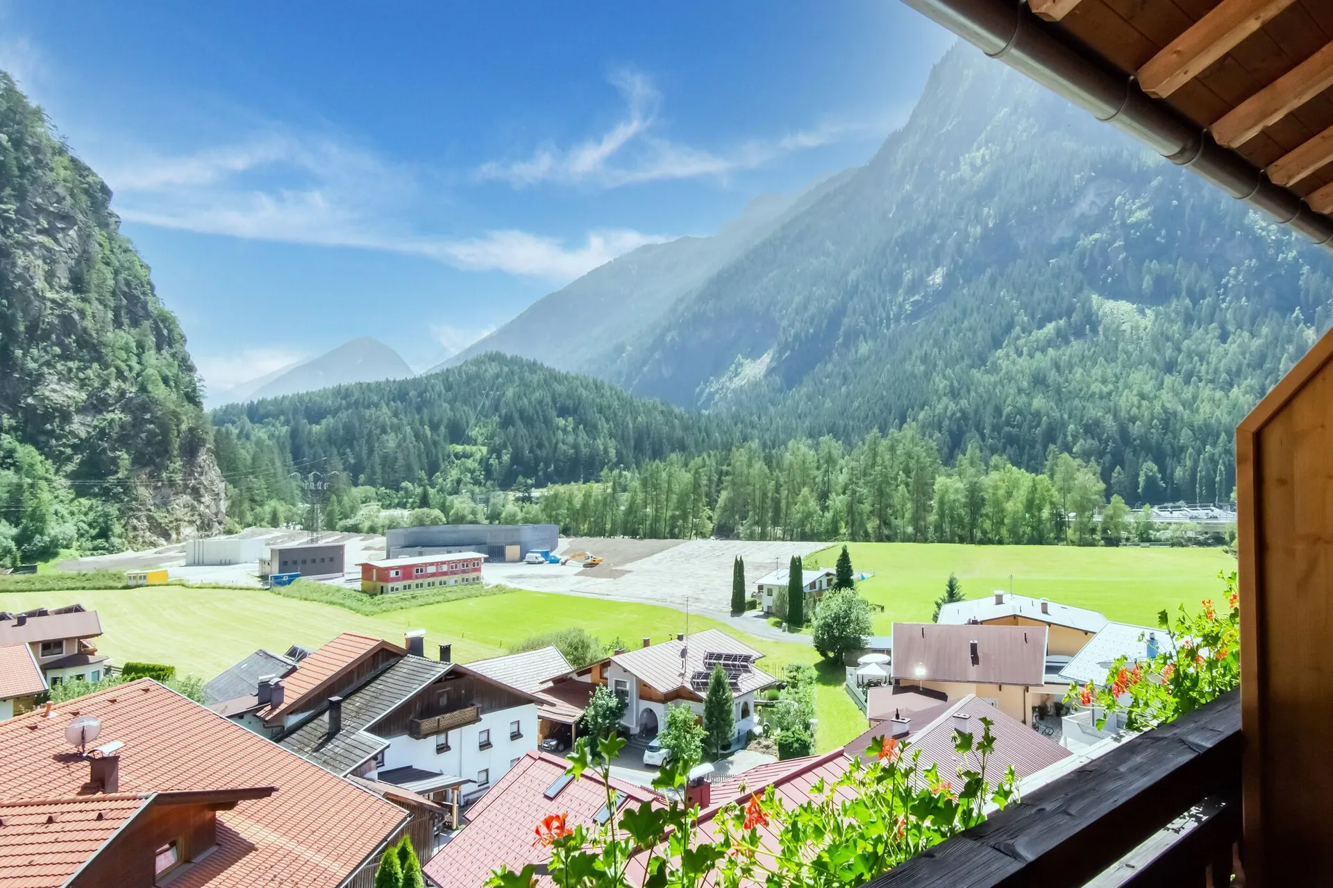 Vue de la maison de vacances (été)