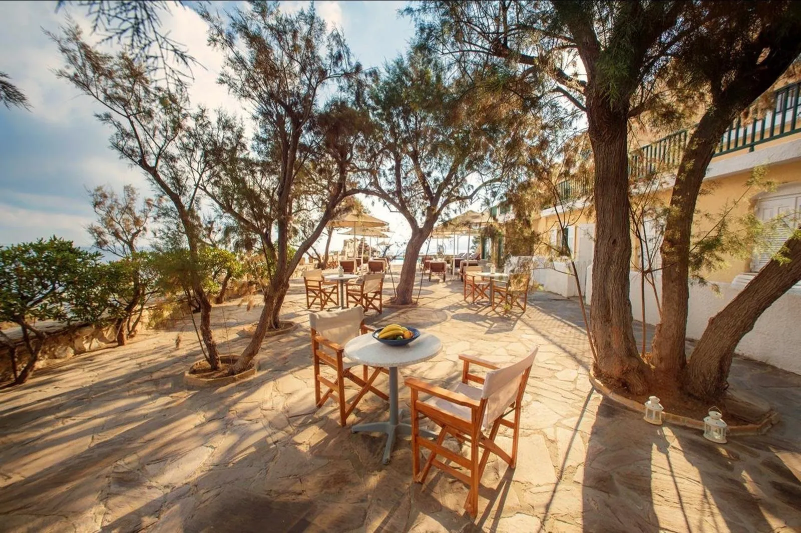 Cavos Bay Hotel