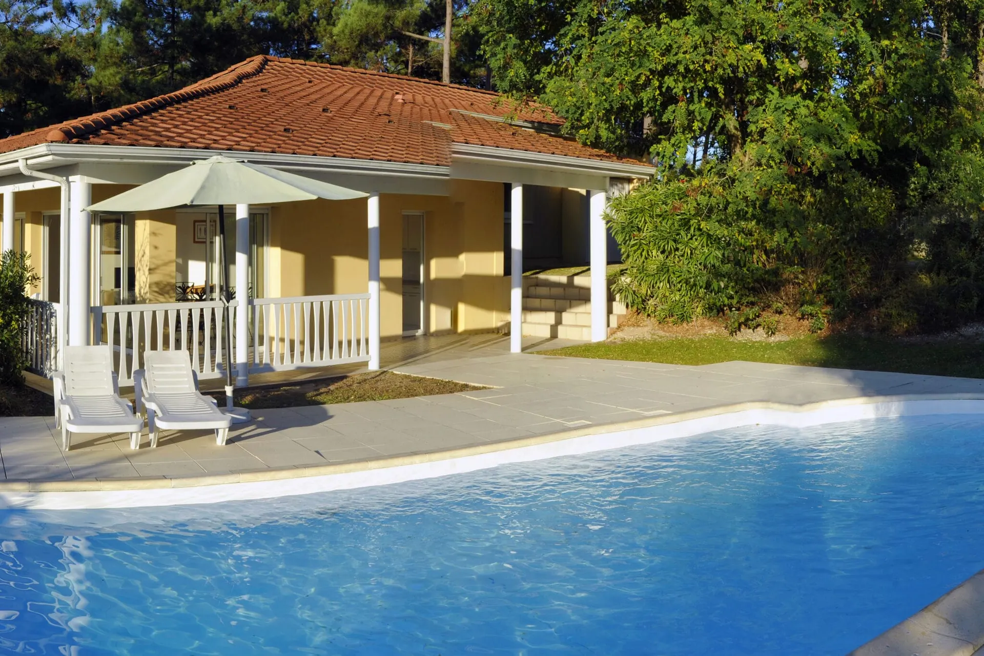 Exterieur vakantiehuis (zomer)
