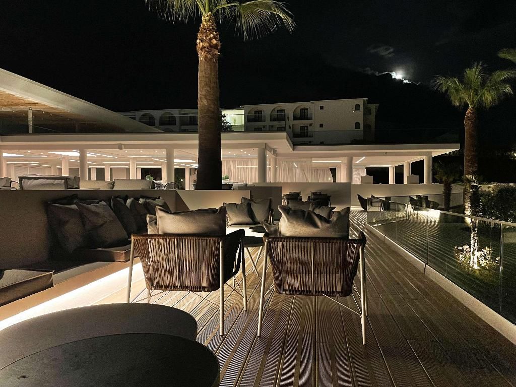 Akrathos Beach Hotel