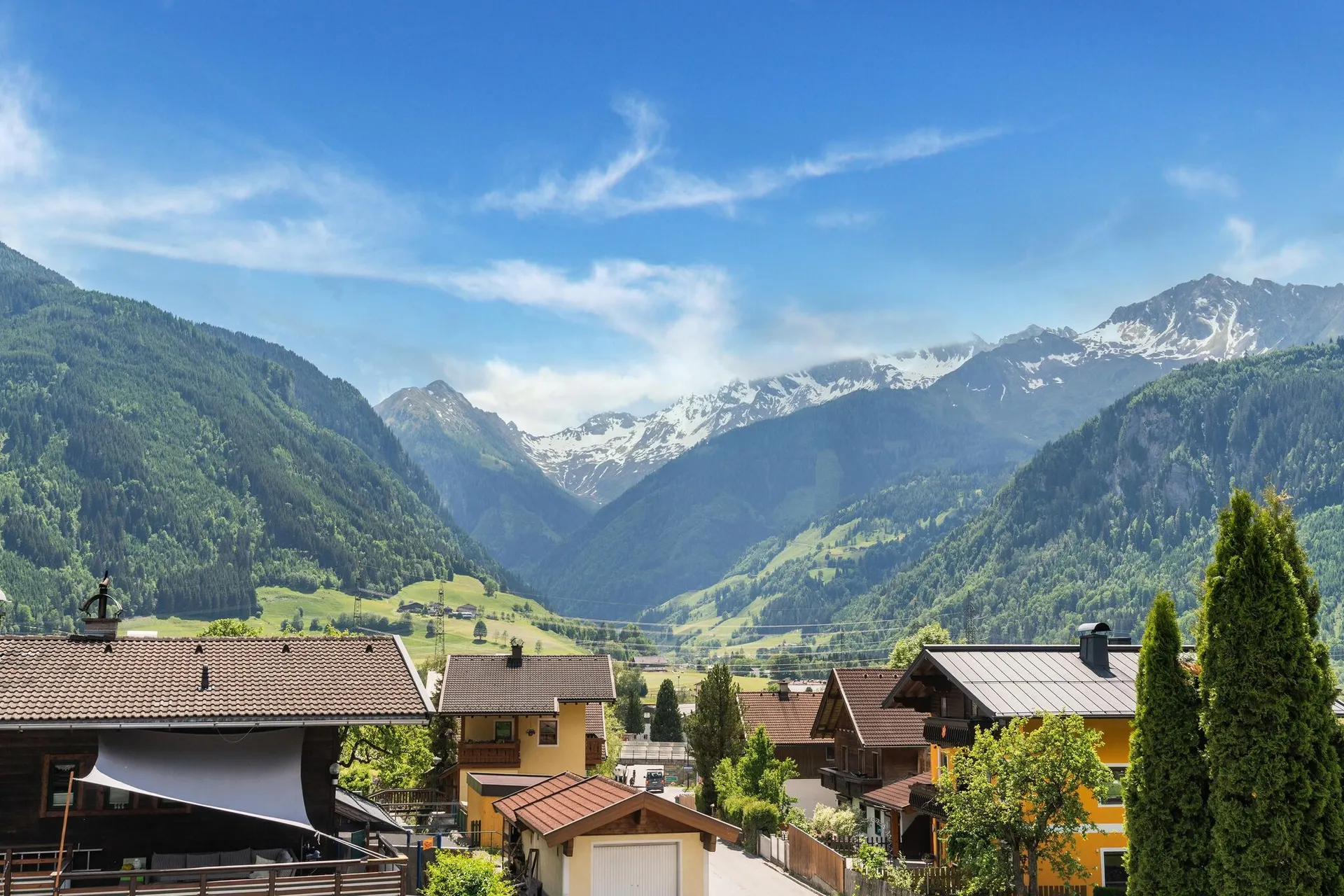 Vue de la maison de vacances (été)
