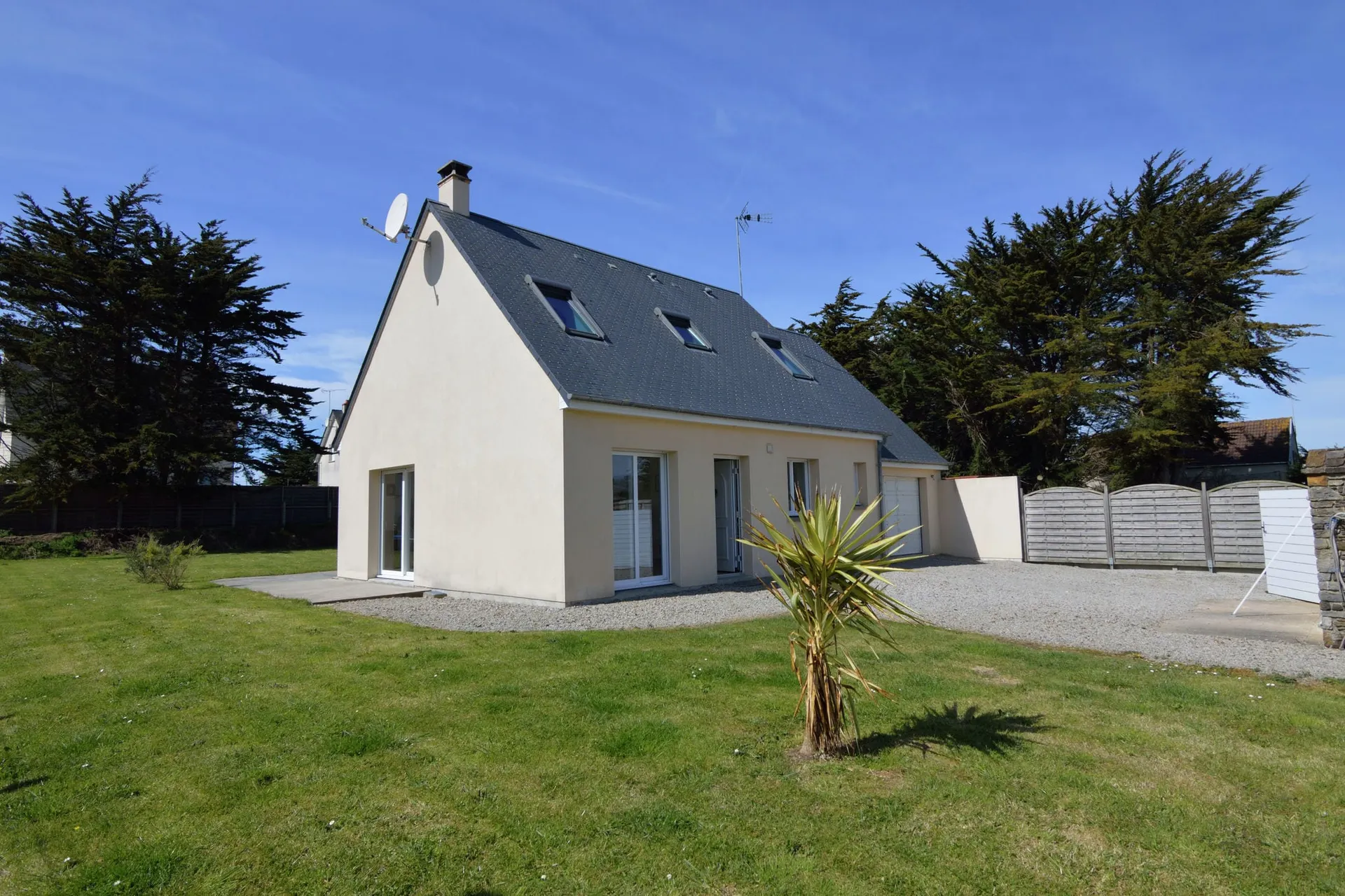 Vue de la maison de vacances (été)