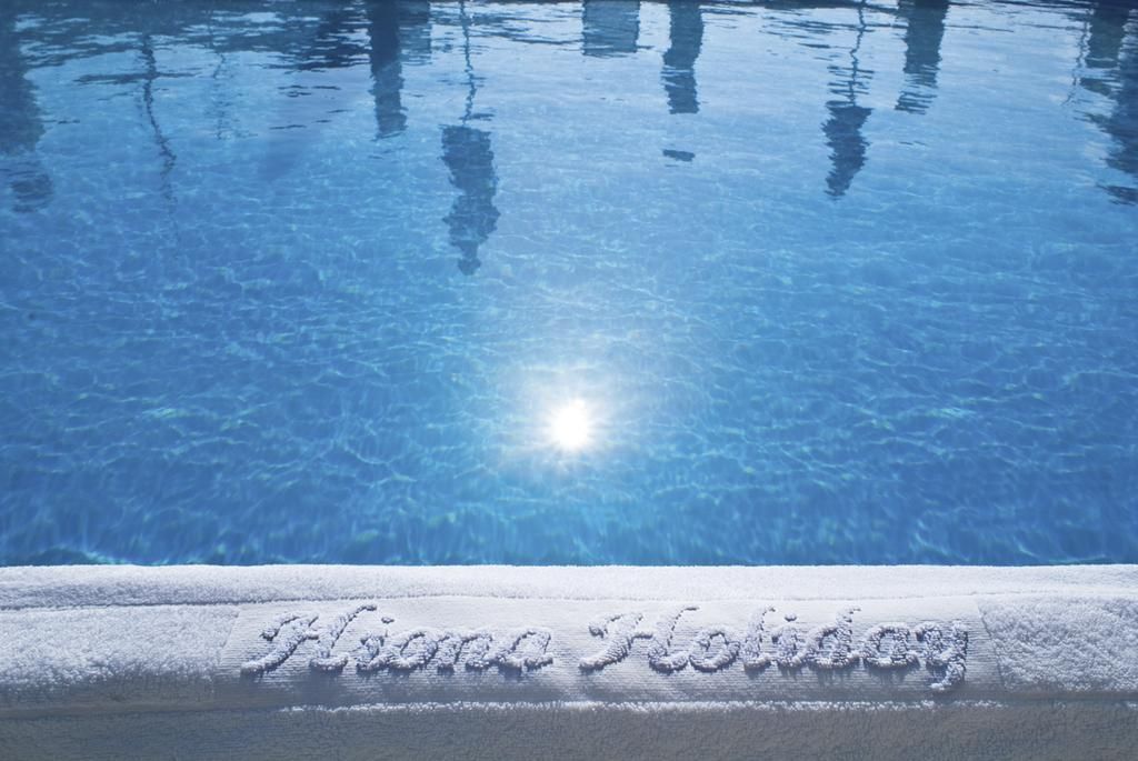 Hiona Holiday, foto 15
