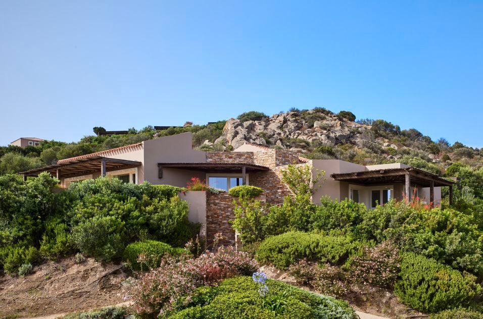 Baia di Chia Resort Sardinia, Curio Collection by Hilton, foto 4