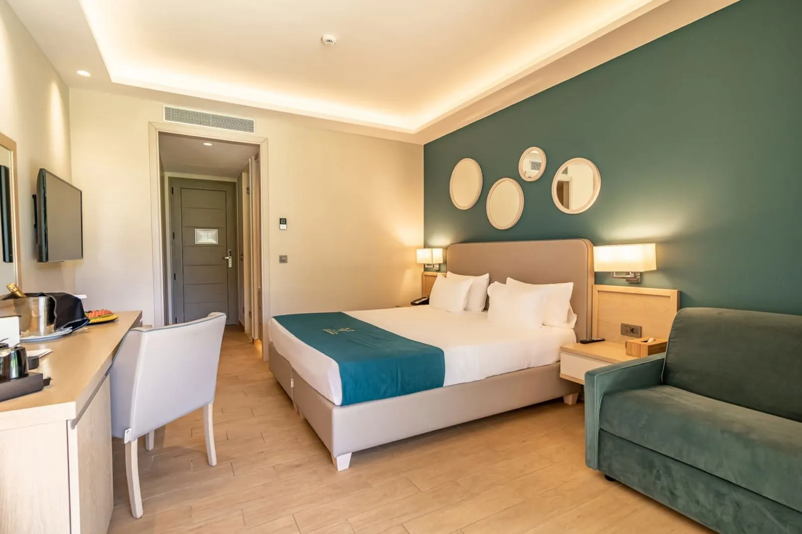 Almyros Beach Resort & Spa