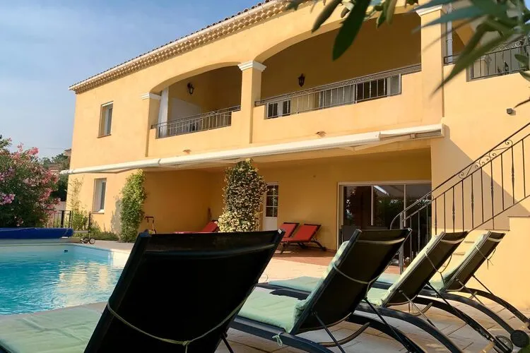 Extérieur maison de vacances (été)