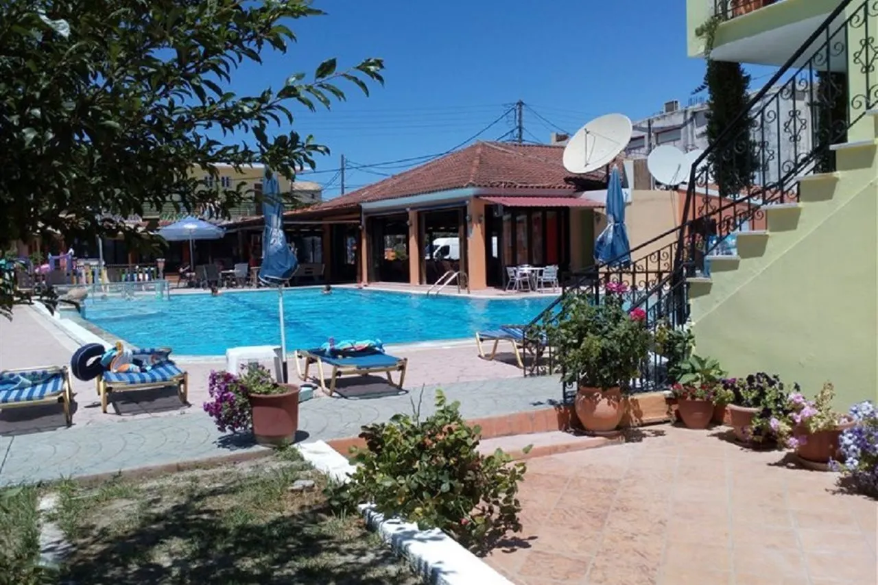 Amadeus Hawaii Studios & Apartments
