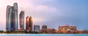 La splendeur du Moyen-Orient dans toute sa splendeur ? Vous le trouverez dans le joyau architectural qu'est Abu Dhabi. Réservez rapidement vos vacances à Abu Dhabi et profitez du soleil exotique. 